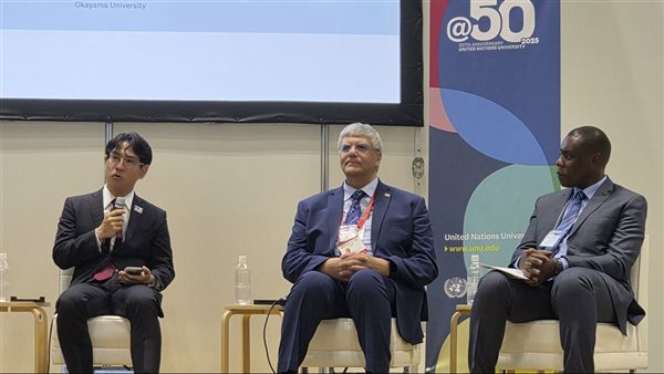 جانب من الندوة 