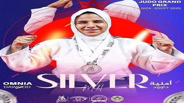 طالبة جامعة القاهرة