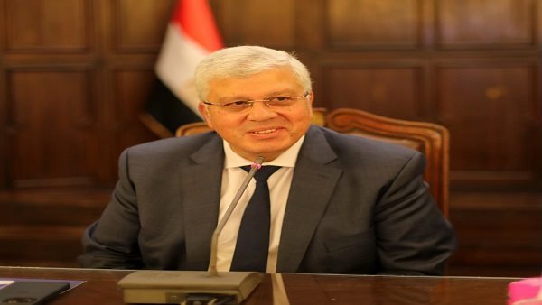 الدكتور أيمن عاشور