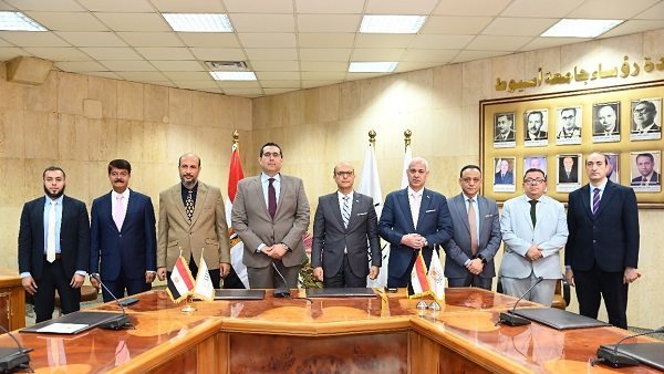 جامعة أسيوط تعزز