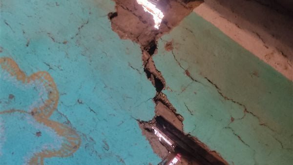 سقوط شرفة عقار أمام