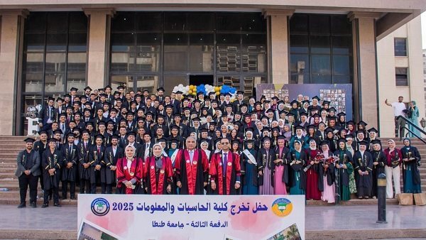 رئيس جامعة طنطا يكرم