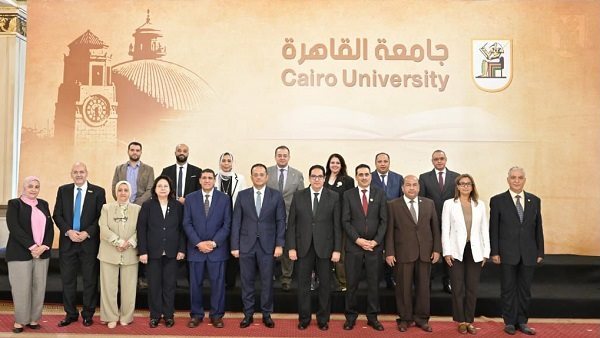جامعة القاهرة توقع