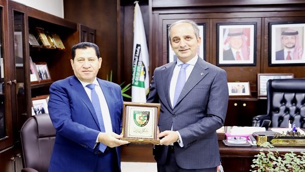 جامعة حلوان تفتح