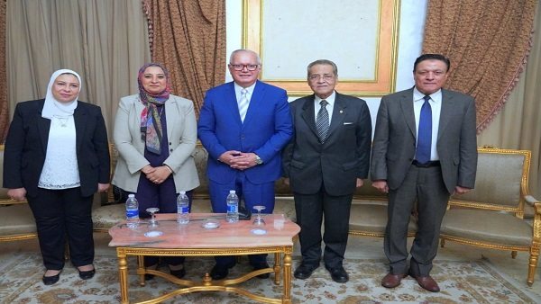 كلية الألسن جامعة