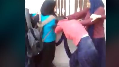 حبس المتهم في واقعة معاكسة تلميذة بالدقهلية 4 أيام بعد إصابة سائق بقطع في يده