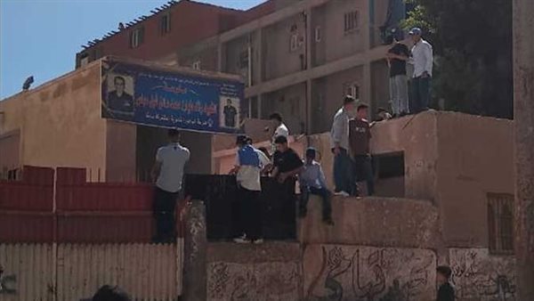 إحالة جميع العاملين