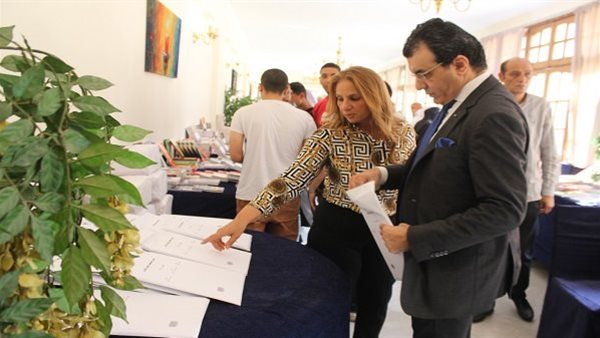 عميدة كلية آداب عين