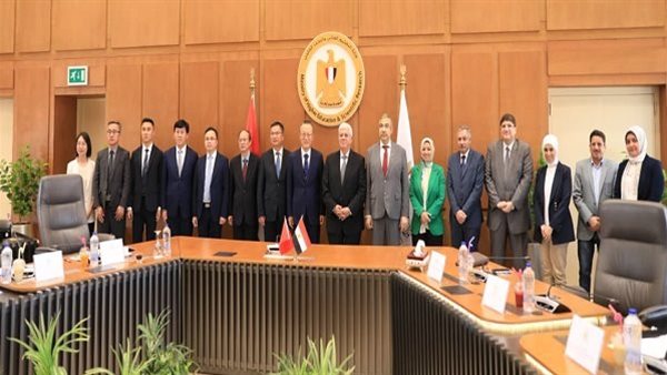 د.عاشور يشهد الدورة