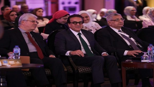 مصر تجمع قادة الطب