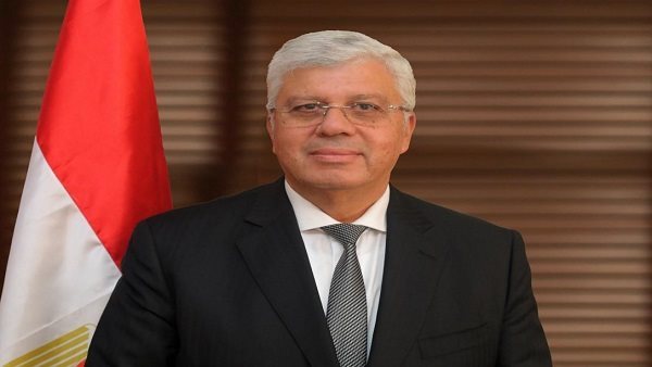 الدكتور أيمن عاشور