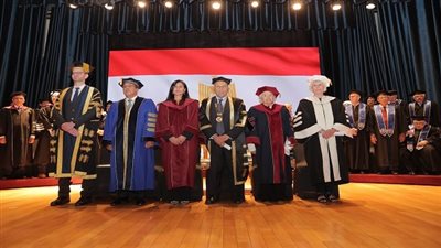 الجامعة البريطانية في مصر تمنح الدكتوراه الفخرية للسيدة يسرية لوزه ساويرس وتكرم أوائل الدفعات