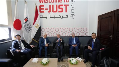 رئيس هيئة الجايكا اليابانية يزور الجامعة المصرية اليابانية 