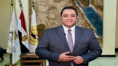 رئيس جامعة حلوان يهنئ الدكتور كريم همام بتجديد ندبه للعمل مستشارًا لوزير التعليم العالي