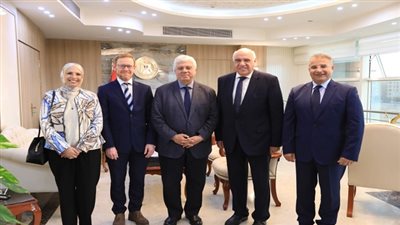 وزير التعليم العالي يبحث تعزيز الشراكة الأكاديمية مع جامعة كينجز كوليدج لندن