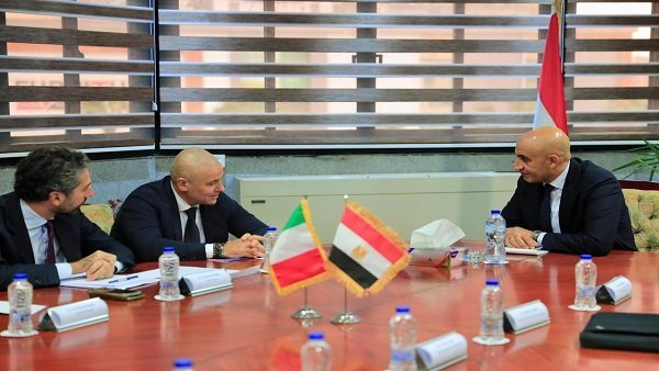 وزير التعليم يبحث