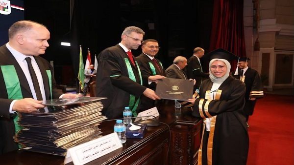 الطالبة بسمة الحسيني