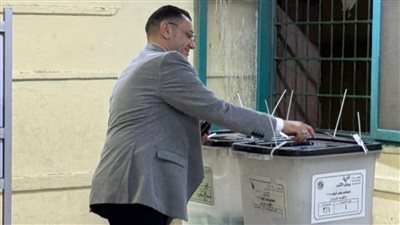 امين حزب الجبهة ببولاق الدكرور يدلى بصوته فى الانتخابات البرلمانية