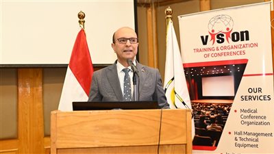 رئيس جامعة أسيوط يوصي شباب الأطباء بمراعاة البُعد الإنساني في التعامل مع الأطفال