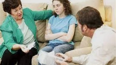 هو أنا صغير يا ماما.. تأثير حرمان الطفل من اتخاذ القرارات