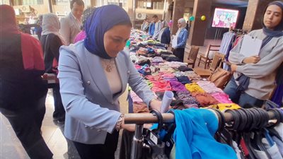 معرض كلية الآداب بجامعة عين شمس لدعم الأسرة بأسعار رمزية