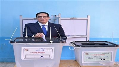 رئيس جامعة القاهرة يشارك بصوته ويحفّز الوعي الوطني في انتخابات مجلس النواب 2025