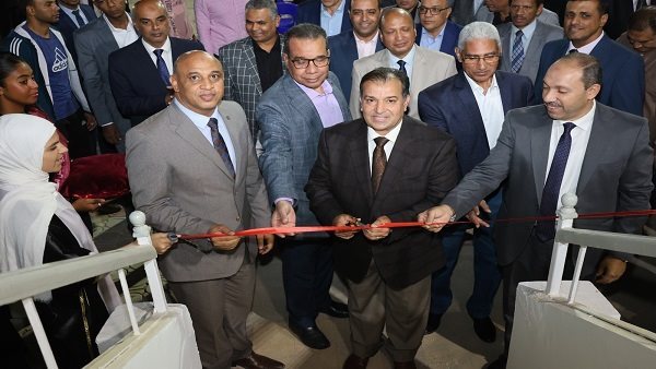 رئيس جامعة قنا يفتتح