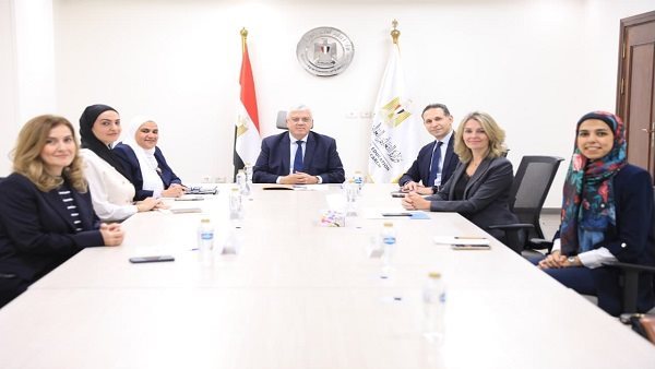 د.عاشور يبحث التعاون