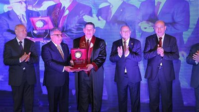 جامعة عين شمس تتصدر المشهد العلمي بجائزة محمد ربيع ناصر