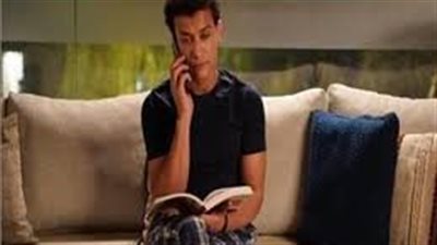 الفنان الشاب إسلام خالد يشعل مواقع التواصل بعد مشاركته في مسلسل “ميد ترم” 