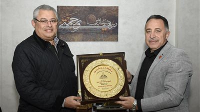 بالصور … نائب رئيس جامعة عين شمس يشارك طلاب المهرجان الترفيهي بالإسماعيلية