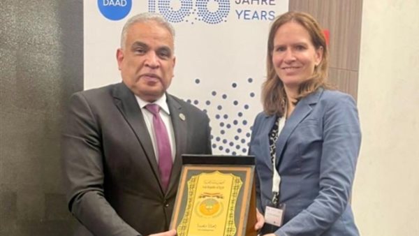 رئيس جامعة طنطا مع