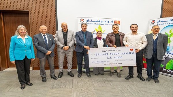 توزيع جوائز الفائزين