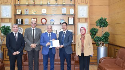 نائب رئيس جامعة بنها يتفقد امتحانات كلية العلوم