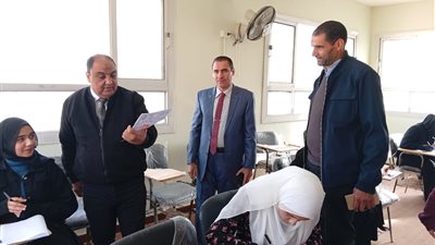 عميد كلية البنات الأزهرية بمرسى مطروح يتابع الامتحانات يوميًا