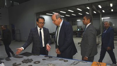 وزير الطيران يتفقد الجامعة الألمانية والمجمع الصناعي بالقاهرة