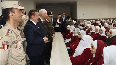 جولة تفقدية لرئيس جامعة المنوفية على دورات التربية العسكرية