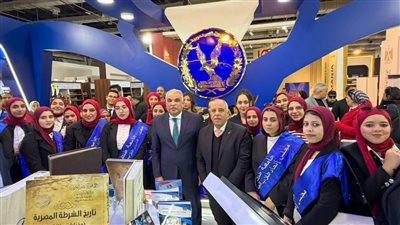  وفد طلابي من جامعة طنطا يزور أجنحة المؤسسات الوطنية بمعرض القاهرة الدولي للكتاب 