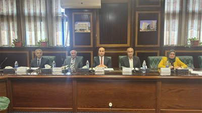 رئيس جامعة دمنهور يرأس لجنة اختيار المرشحين لمنصب عميد كلية الزراعة وسط تنافس 7 أساتذة بارزين