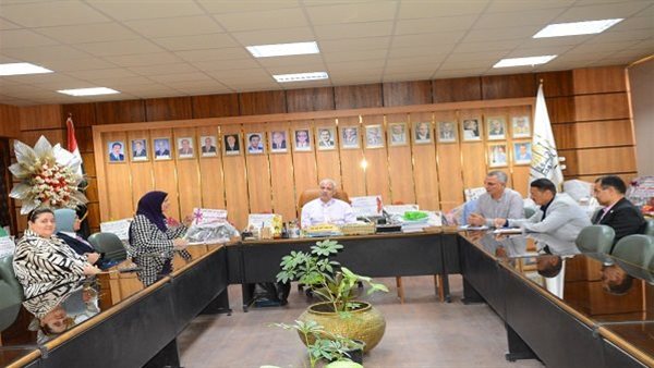 جامعة أسيوط تناقش إطلاق مبادرة سفراء الانتماء    