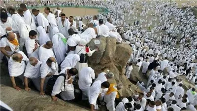 كم يوم يفصلنا عن وقفة عرفات 2026؟ موعد العيد والإجازة الرسمية