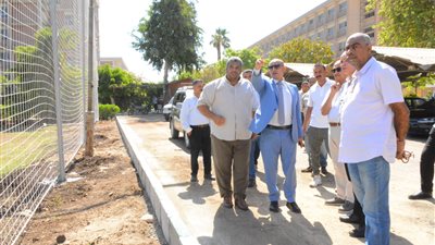 نائب رئيس جامعة أسيوط يتابع تطوير مساكن أعضاء هيئة التدريس بالغربية