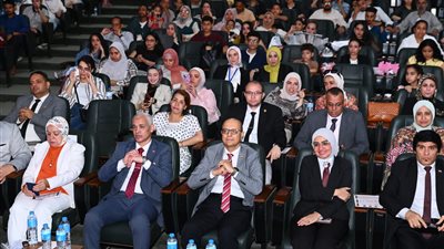 رئيس جامعة أسيوط يشهد الحفل السنوي لكلية التربية النوعية ويشيد بإبداعات الطلاب