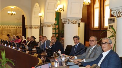 جامعة الإسكندرية تطلق التحول الرقمي وخدمات طبية جديدة