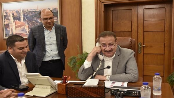 اللواء إبراهيم أبو ليمون محافظ بورسعيد يتصل بالأوائل    