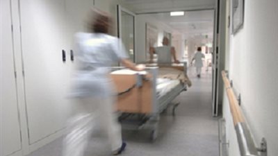 ام سعودية تقتل طفلها