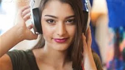 الصحة: ملايين الشباب فقدوا السمع بسبب سماعات الأذن
