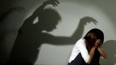 موظف يتهم مدرس بالمقطم بالتحرش جنسيا بطفلتيه وملامسة اجزاء حساسة داخل المدرسة