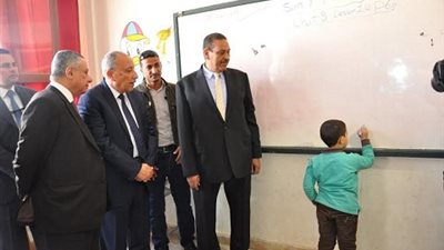 أبو النصر : زيادة حافز محو الامية الي 300 جنيه عن كل دارس
