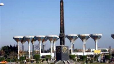 جامعة قناة السويس تناقش 